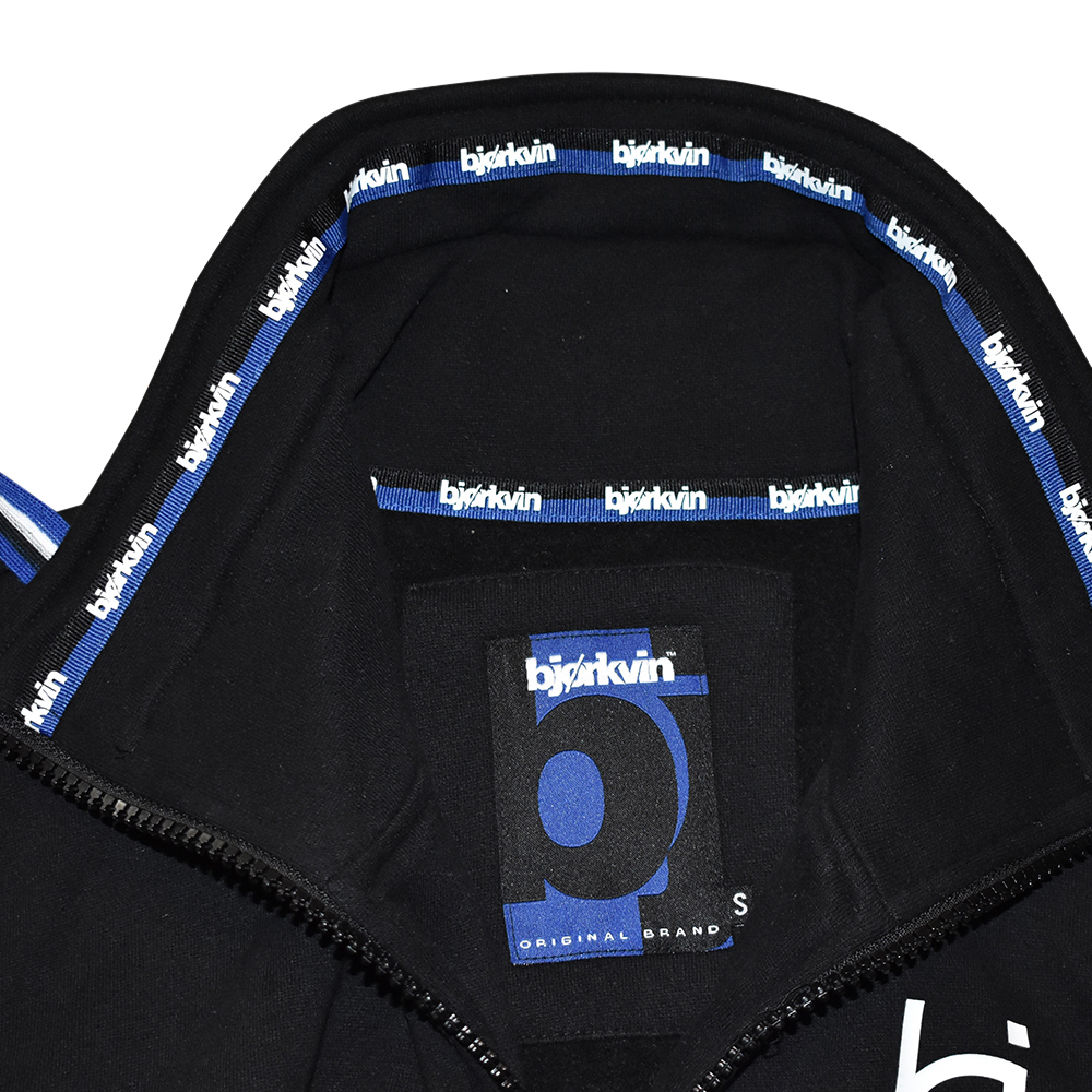 Männliches Model mit Björkvin Sweatjacke in Schwarz