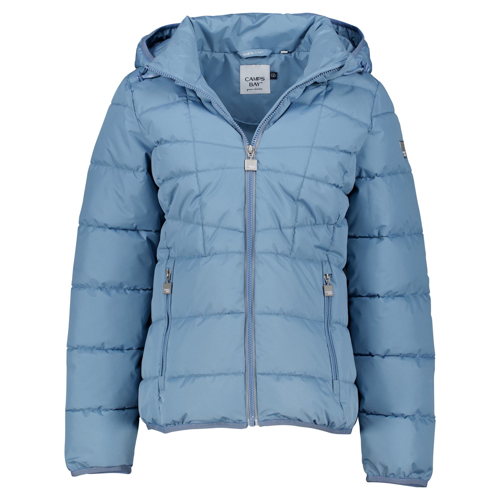 Weibliches Model mit CAMPS BAY Jacke in Winward Blue