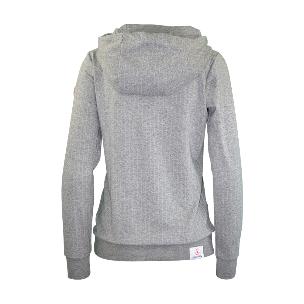 Weibliches Model mit ANKERBRAUT Hoodie in Grey Melange Pink