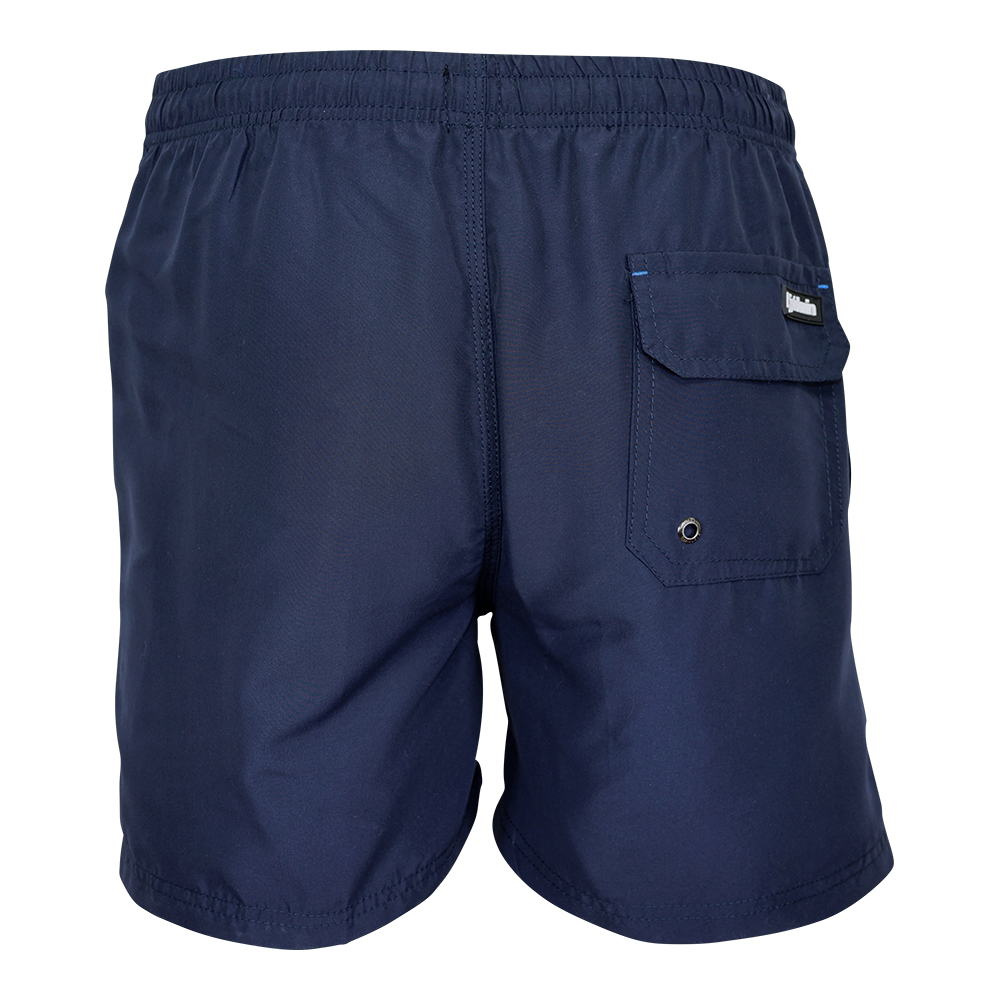 Männliches Model mit Björkvin Badeshorts in Navy