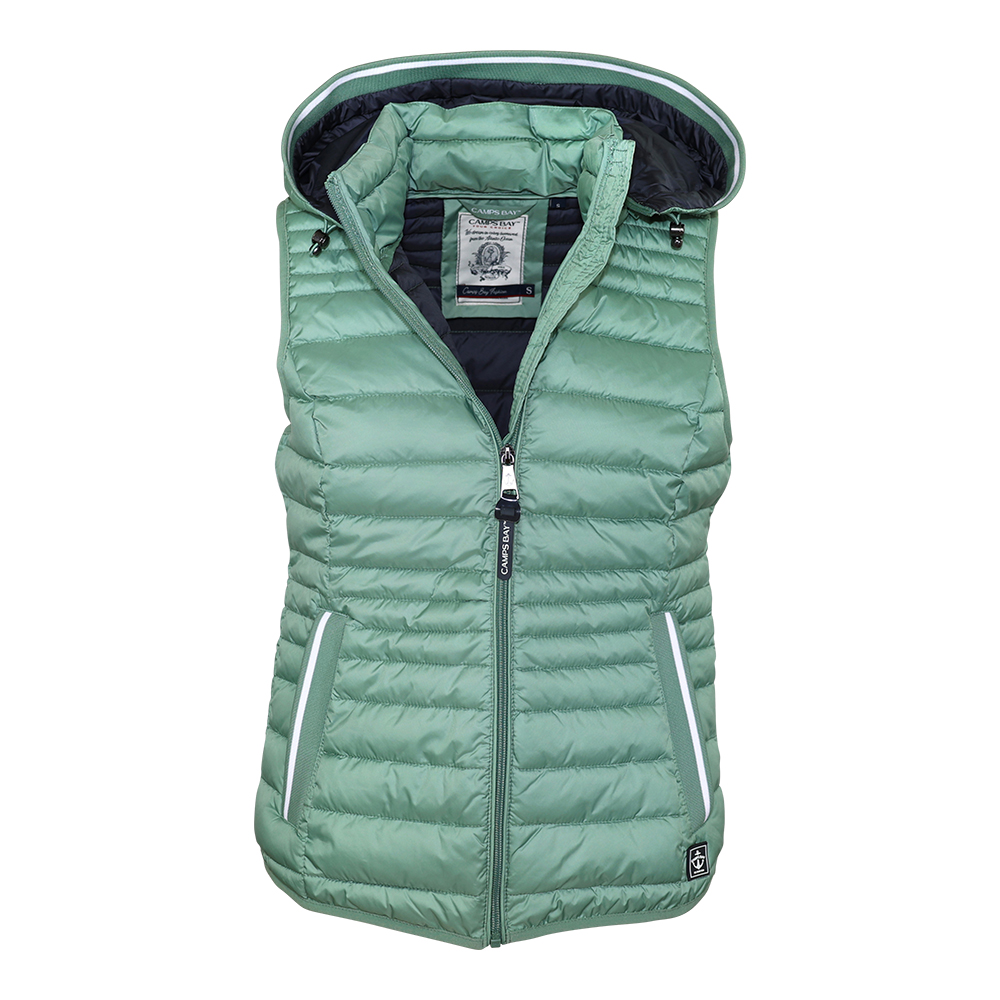 Weibliches Model mit CAMPS BAY Weste 