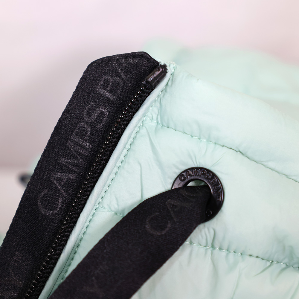 Weibliches Model mit CAMPS BAY Steppjacke in Harbour Grey