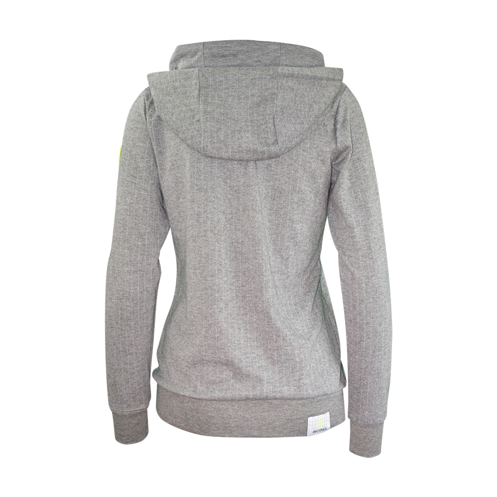 Weibliches Model mit ANKERBRAUT Hoodie in Grey Melange Yellow