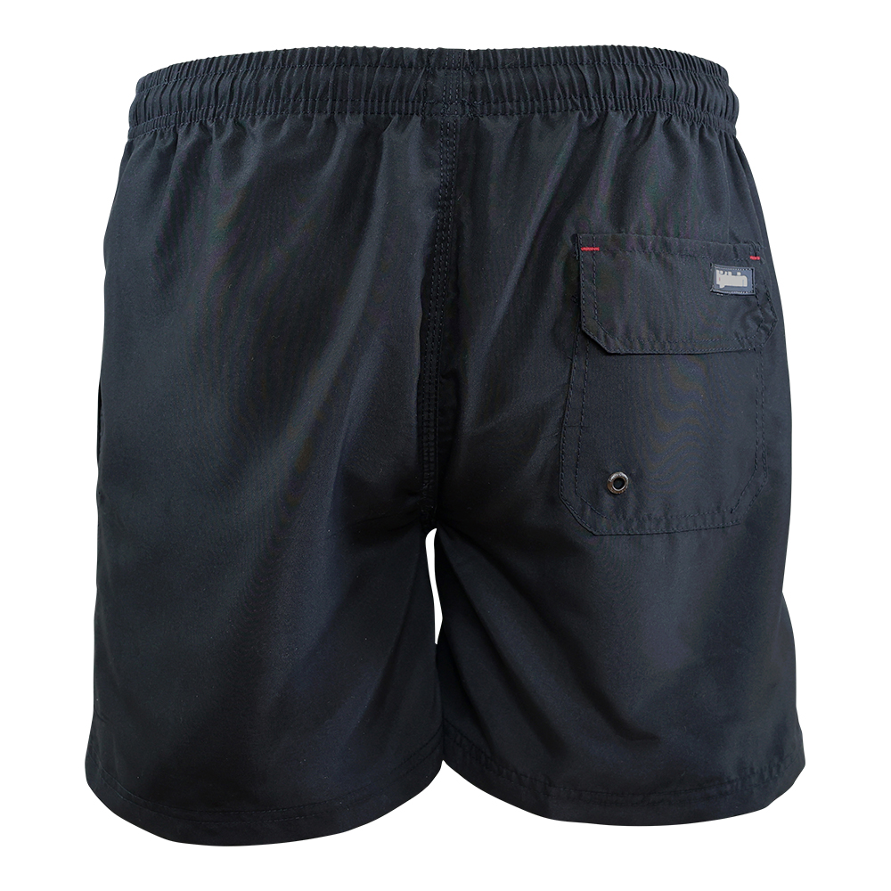 Männliches Model mit Björkvin Badeshorts in Schwarz