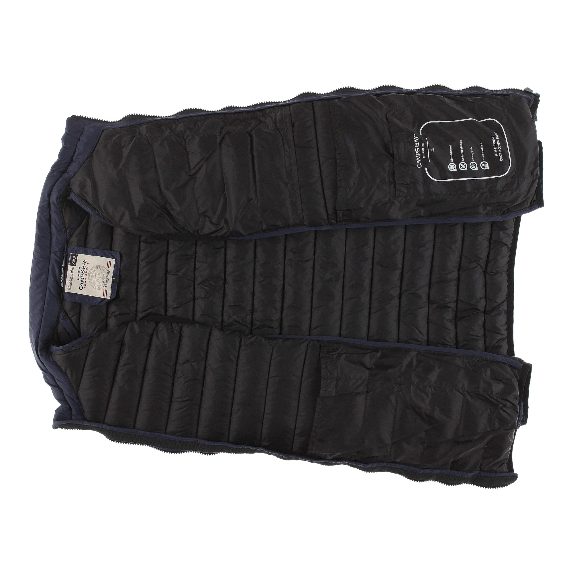 Männliches Model mit CAMPS BAY Weste in Navy