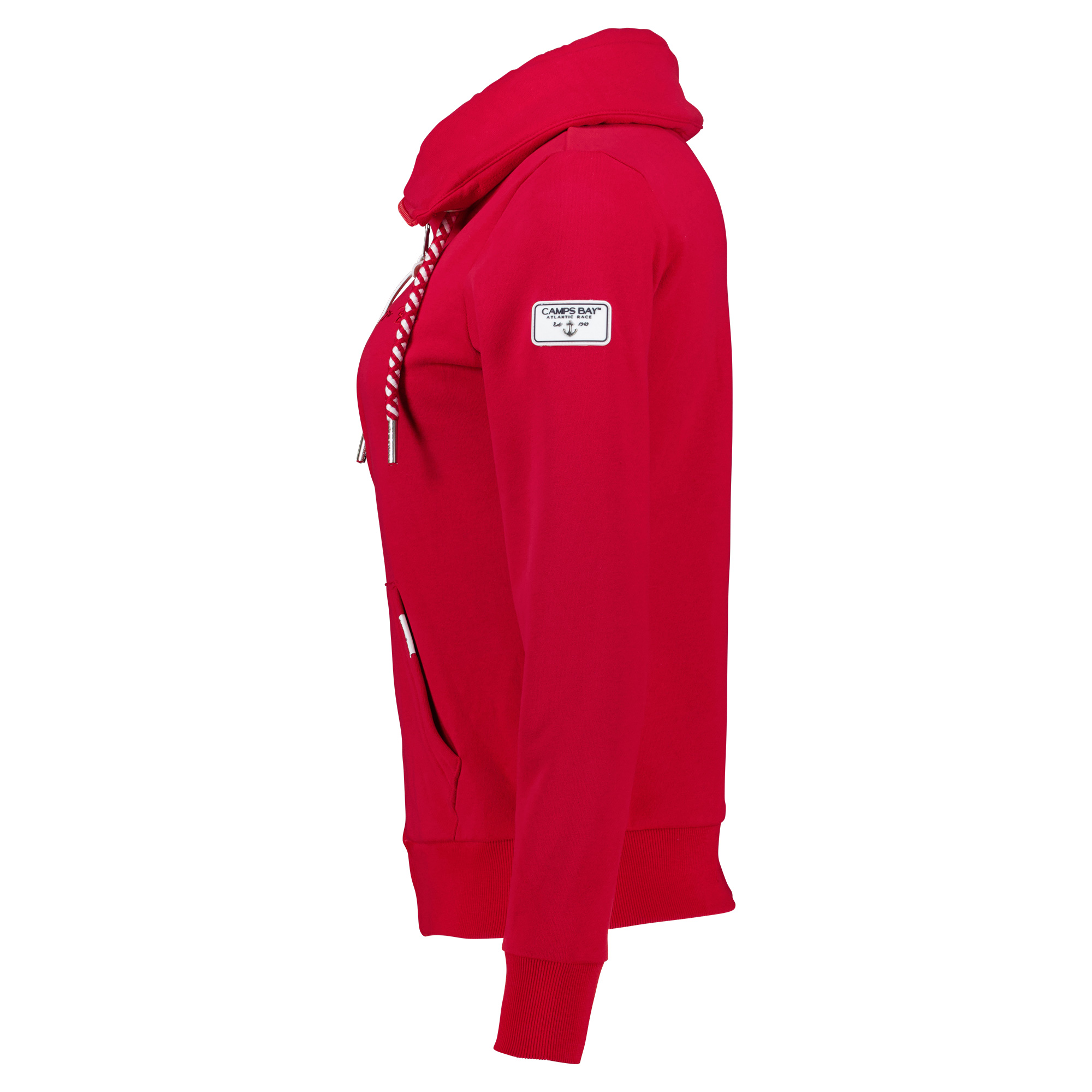 Weibliches Model mit CAMPS BAY Sweatjacke in Savvy Red