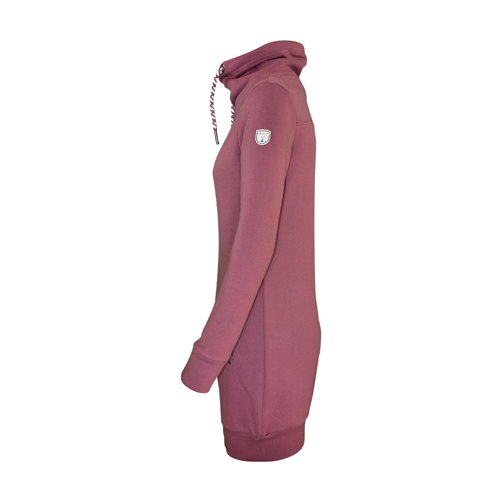 Weibliches Model mit CAMPS BAY Sweatkleid in Rose Brown