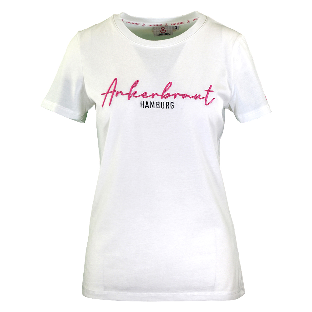 Weibliches Model mit ANKERBRAUT Shirt in Snow White