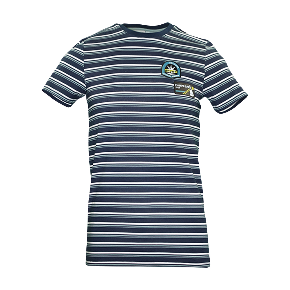 Männliches Model mit CAMPS BAY T-Shirt in Night Sky Yellow