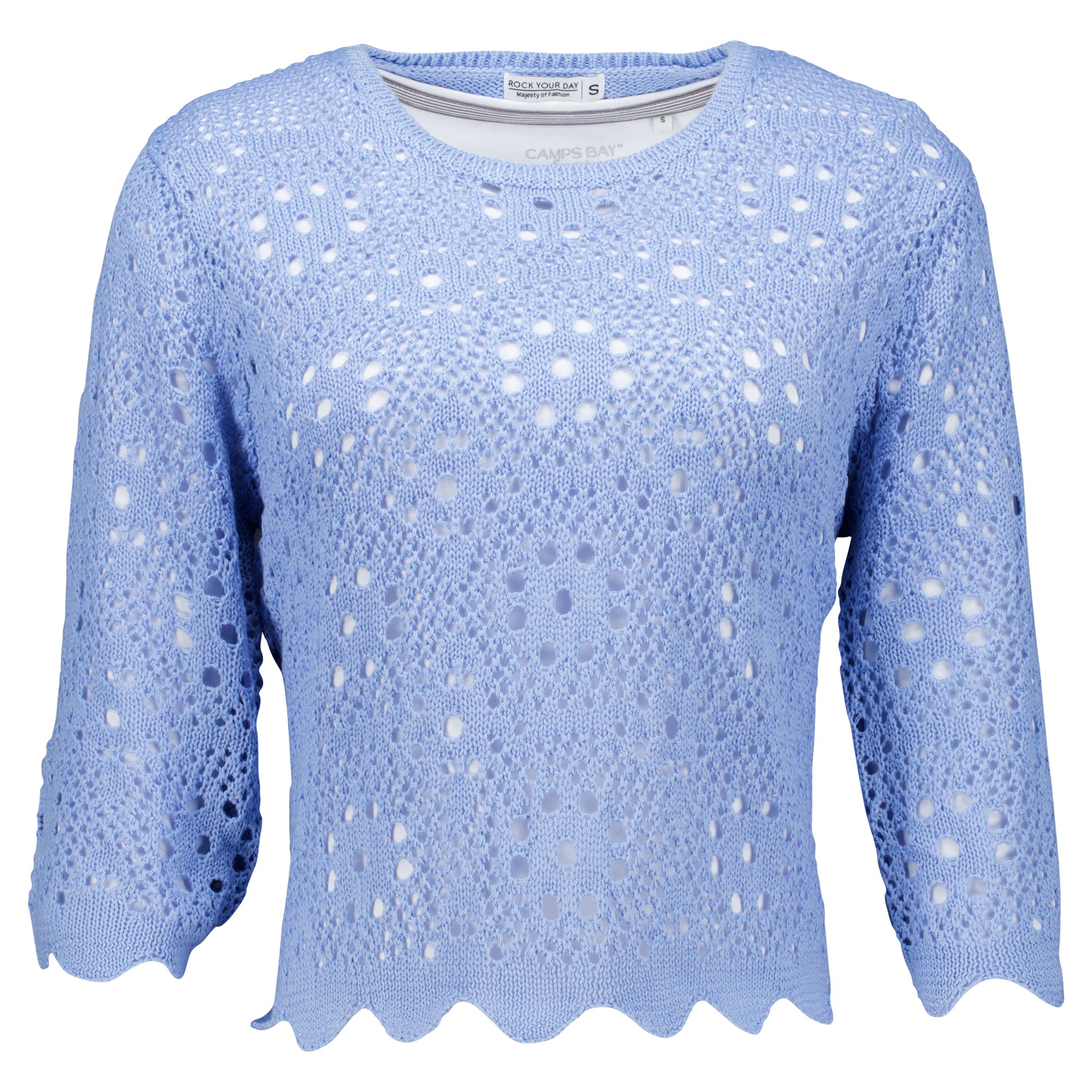 Weibliches Model mit Rock You Day Strickjacke 
