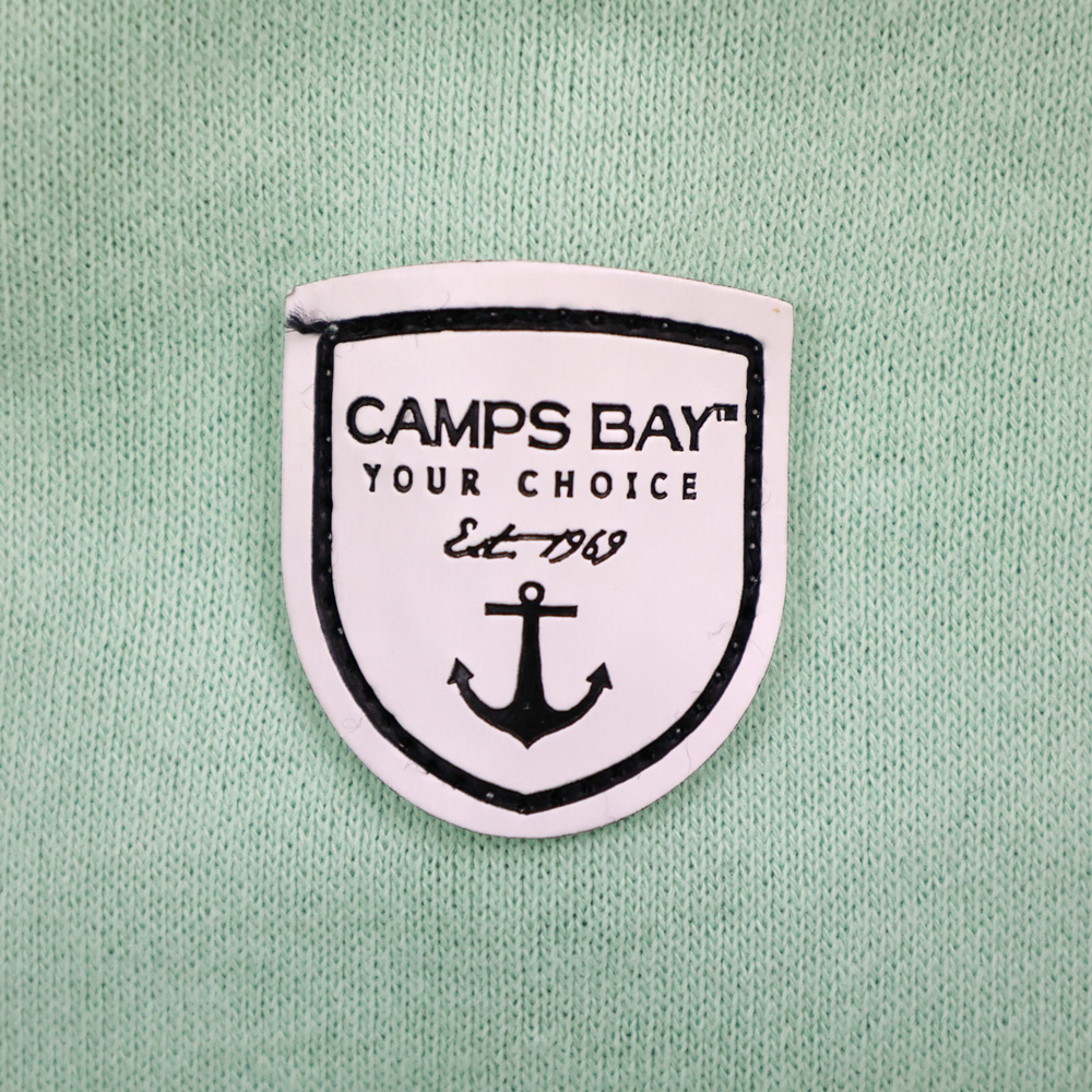 Weibliches Model mit CAMPS BAY Sweatkleid in Harbour Grey
