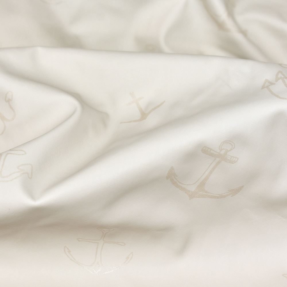 Weibliches Model mit CAMPS BAY Regenjacke in Pumic Stone