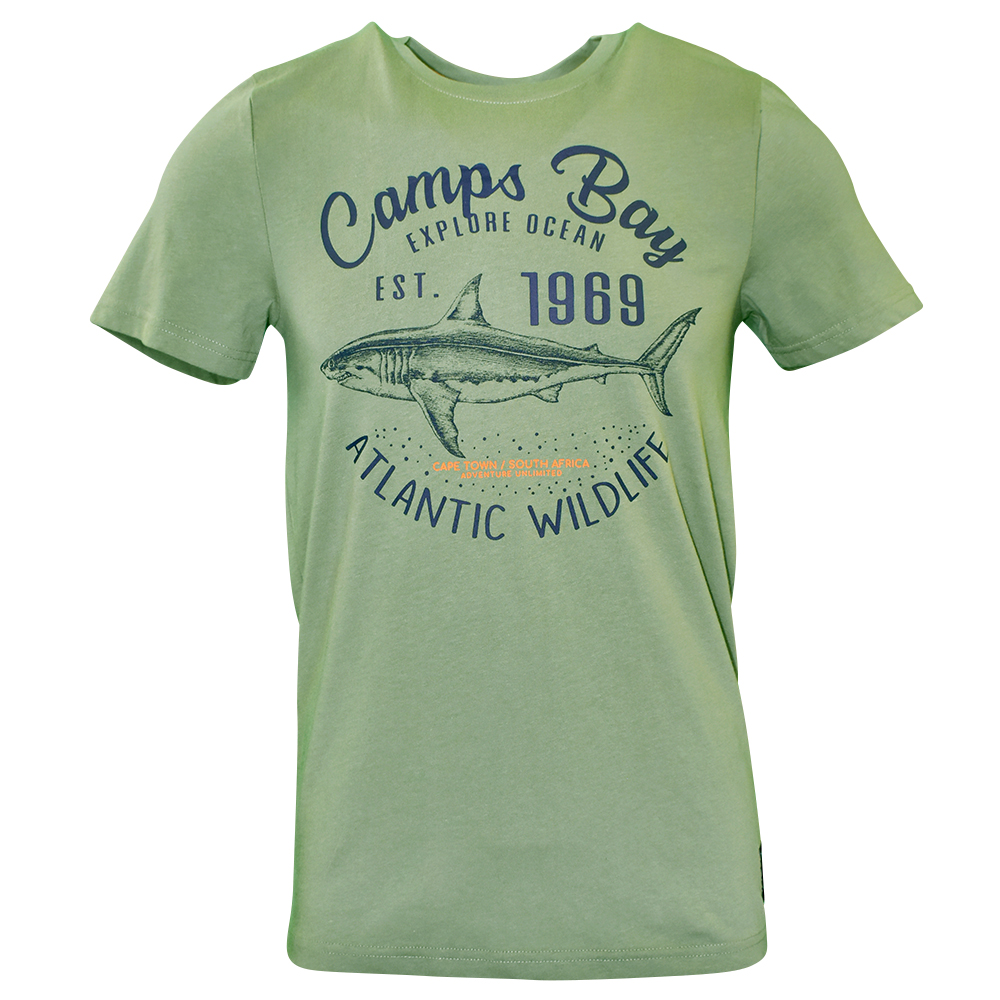 Männliches Model mit CAMPS BAY T-Shirt 