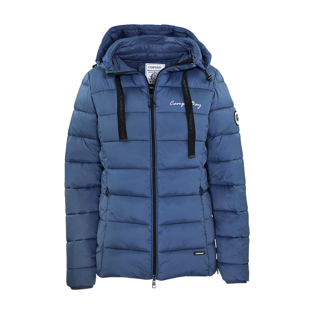 Weibliches Model mit CAMPS BAY Steppjacke in Bering Sea