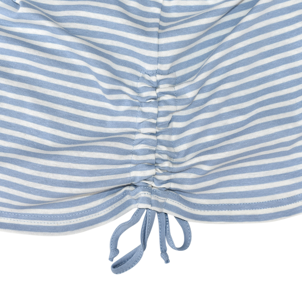 Weibliches Model mit CAMPS BAY T-Shirt in Blue Fog
