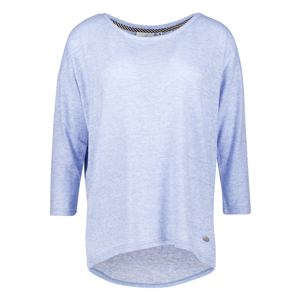 Weibliches Model mit CAMPS BAY Shirt in Soft Blue Marl