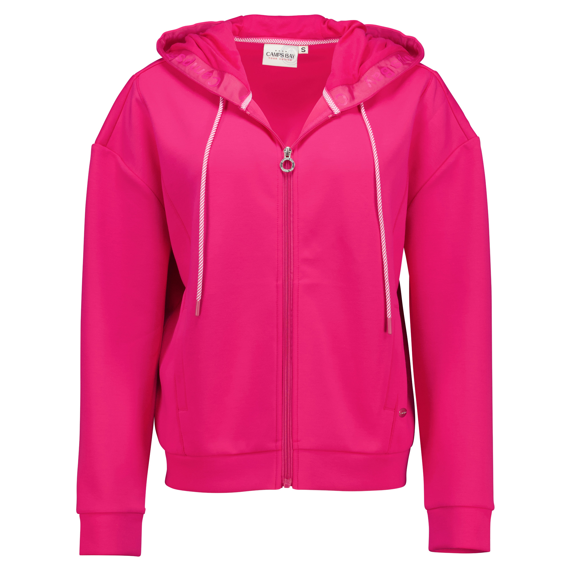 Weibliches Model mit CAMPS BAY Sweatjacke 