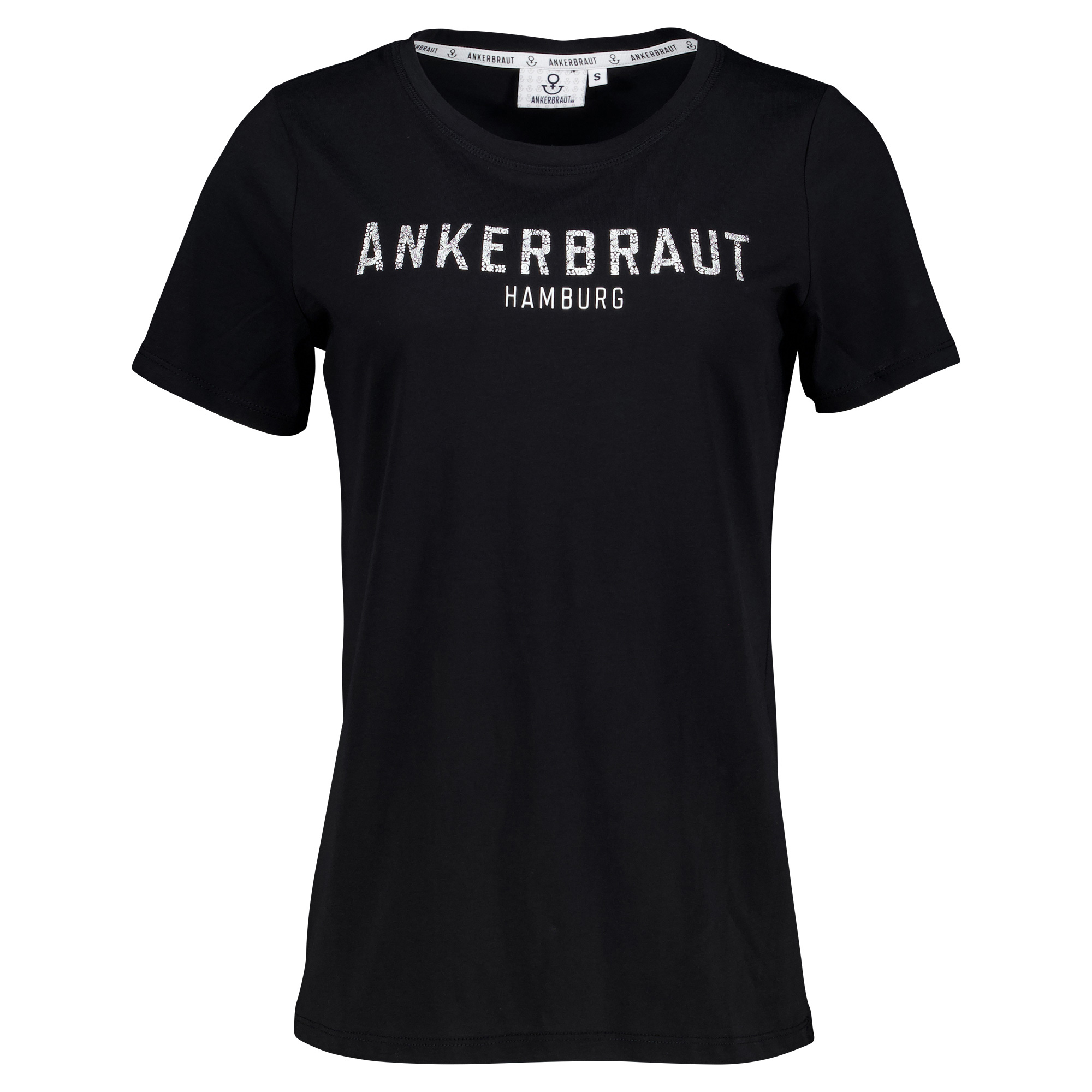 Weibliches Model mit ANKERBRAUT T-Shirt in Schwarz