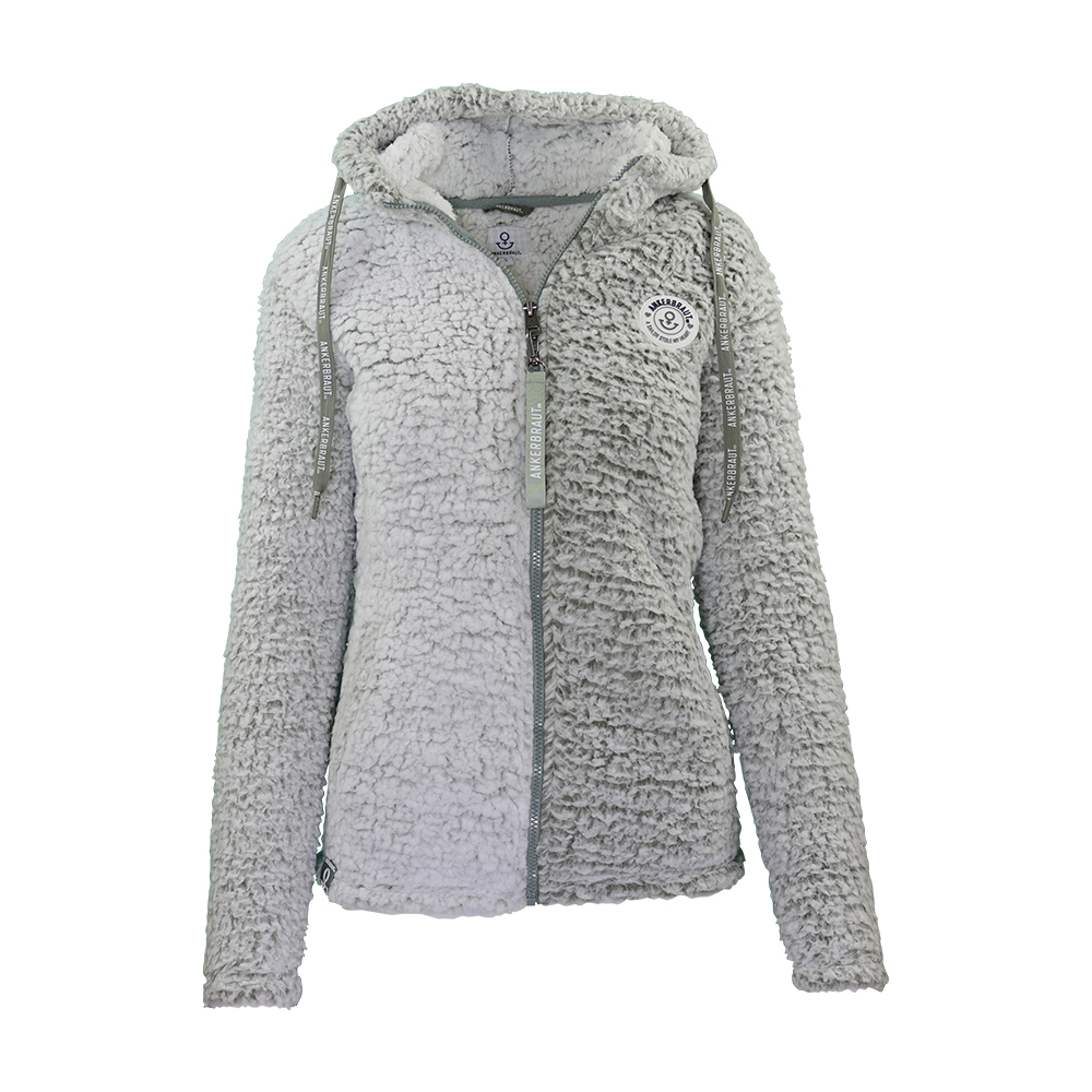 Weibliches Model mit ANKERBRAUT Teddyfleece-Jacke in Shadow