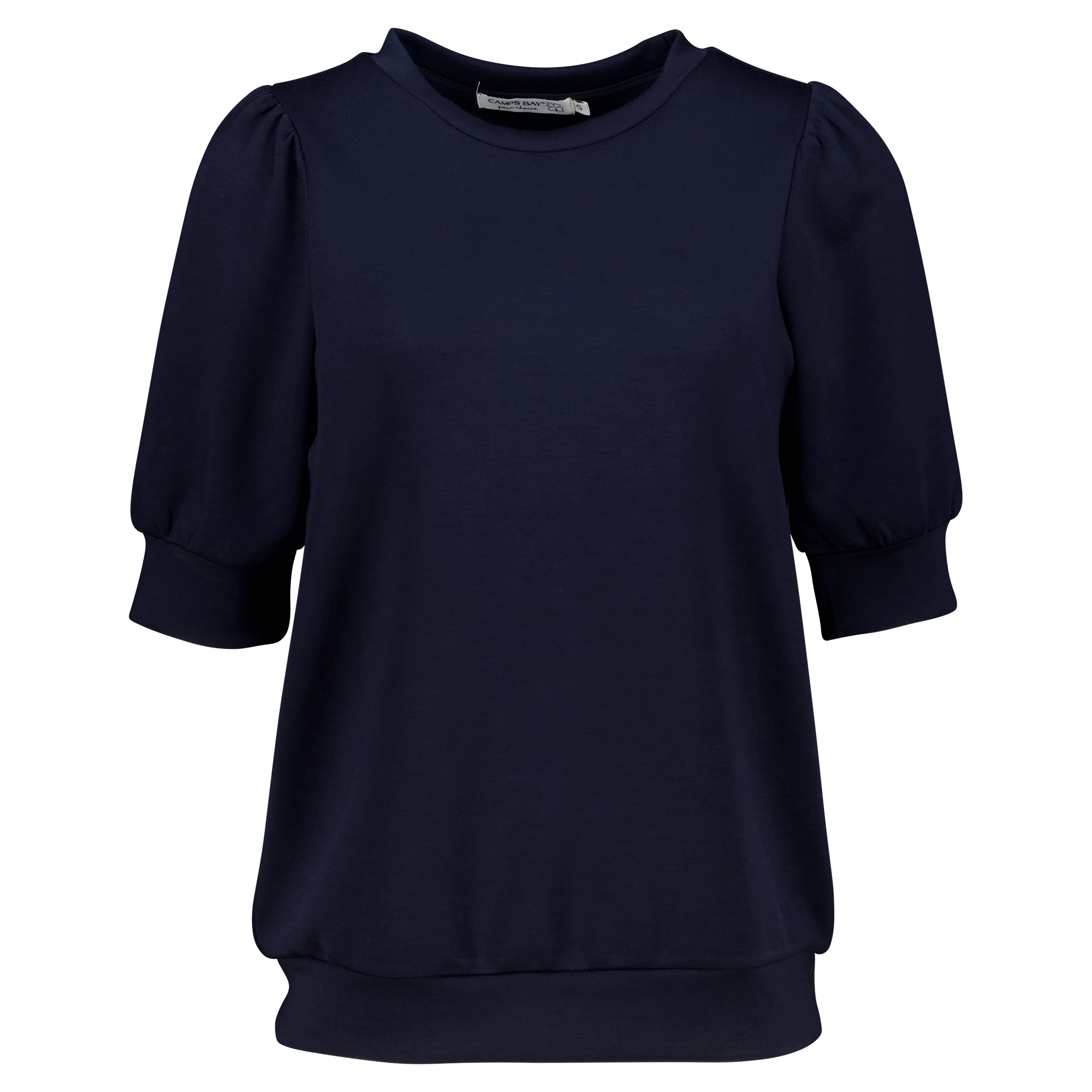 Weibliches Model mit CAMPS BAY Shirt in Navy