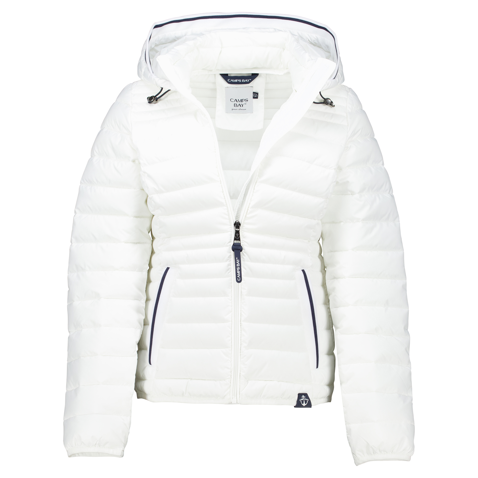 Weibliches Model mit CAMPS BAY Steppjacke in Weiß
