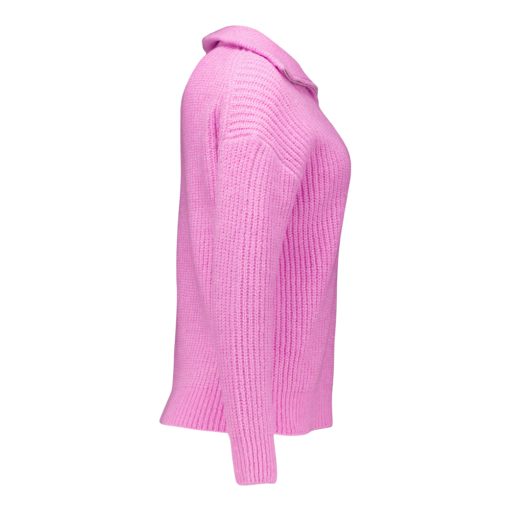 Weibliches Model mit Rock your Day Pullover in Cyclam