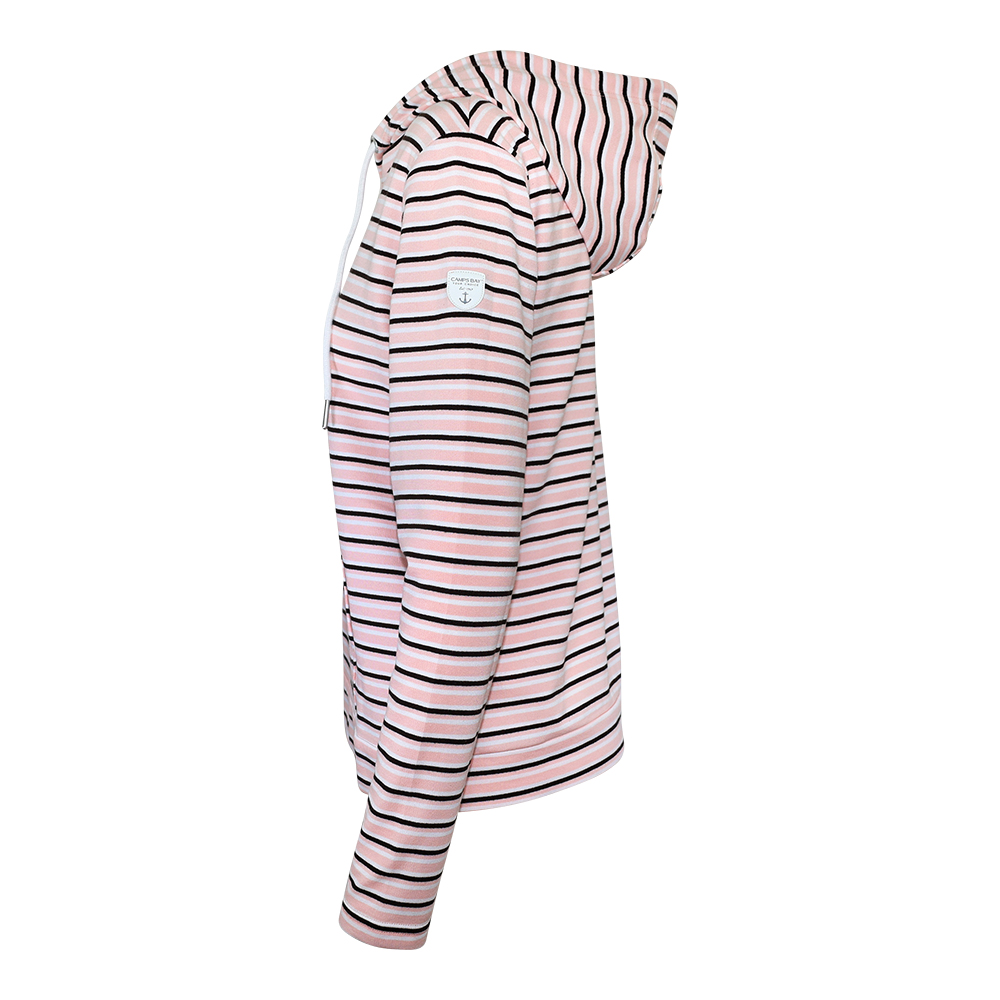Weibliches Model mit CAMPS BAY Hoodie in Rosa gestreift