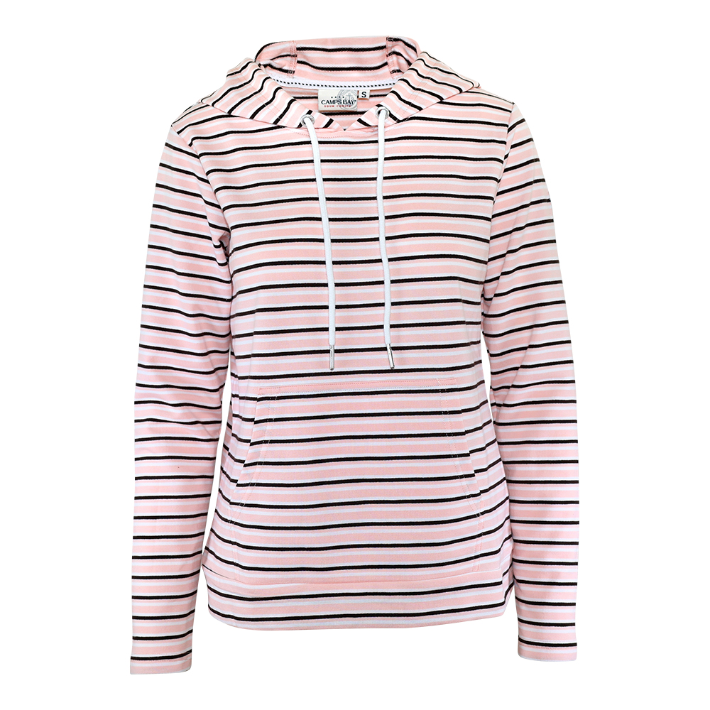 Weibliches Model mit CAMPS BAY Hoodie in Rosa gestreift