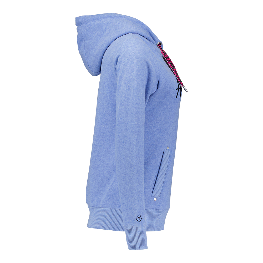 Weibliches Model mit ANKERBRAUT Hoodie in Provence