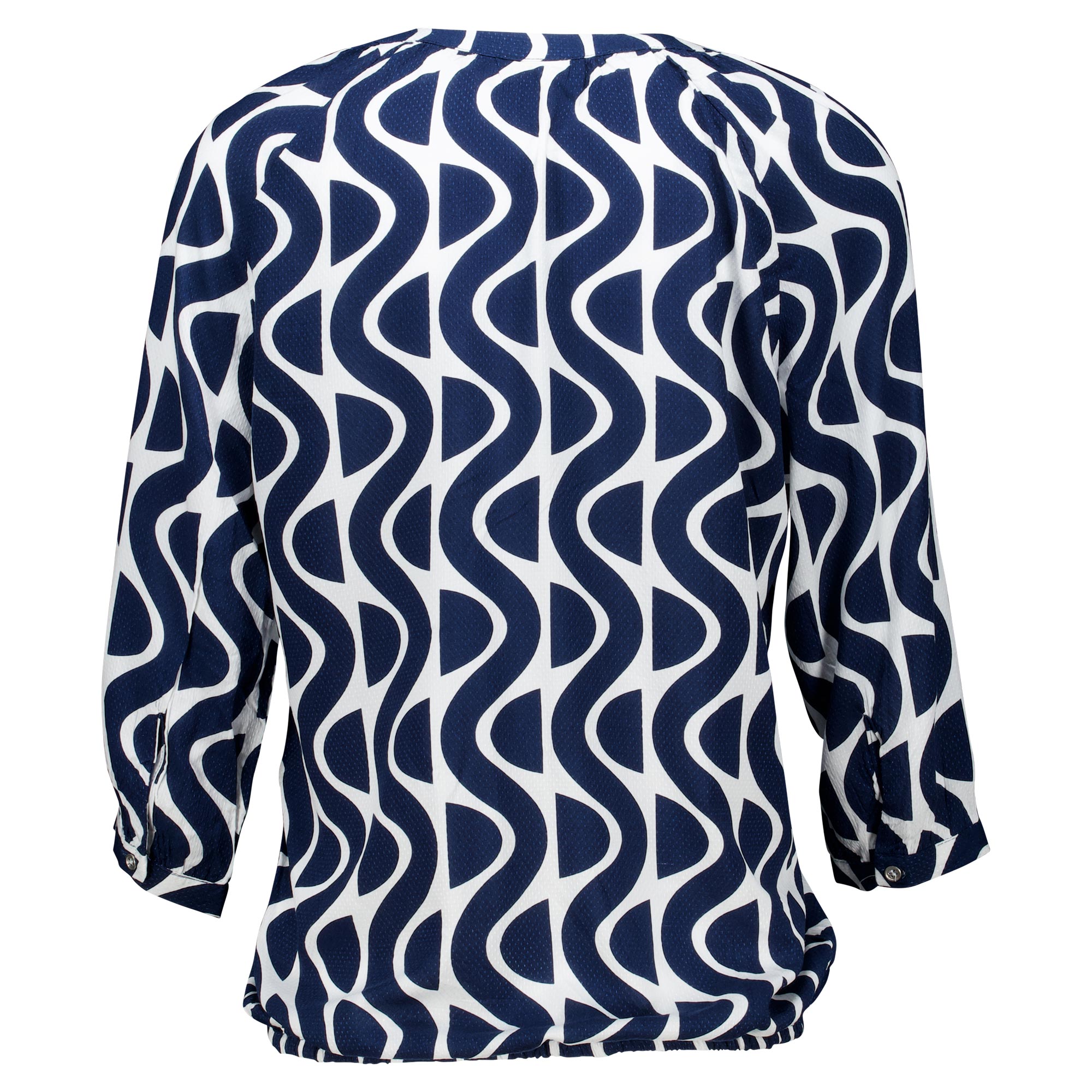 Weibliches Model mit CAMPS BAY Bluse 