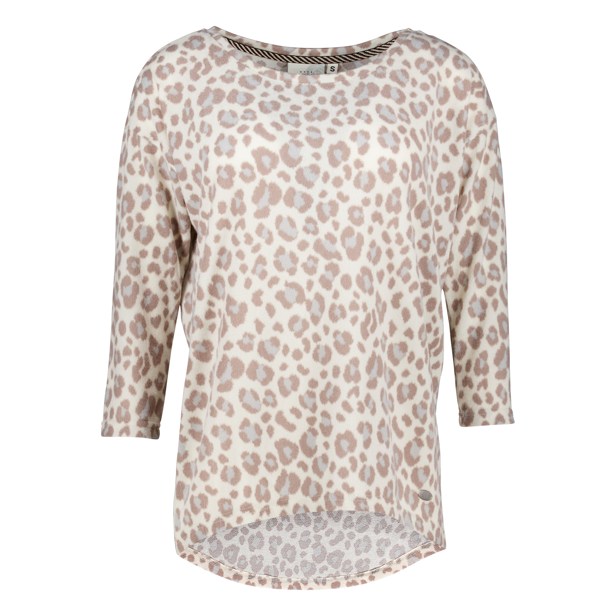 Weibliches Model mit CAMPS BAY Shirt in Beige Leo