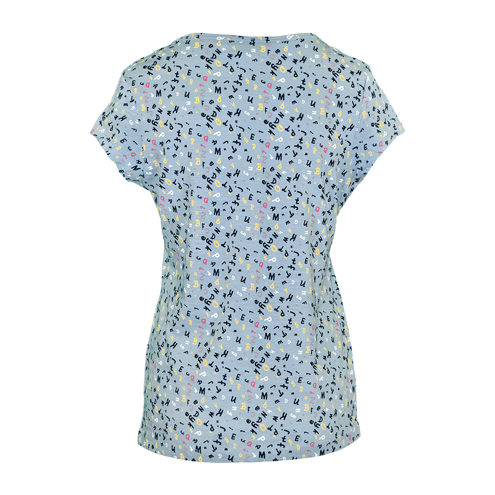 Weibliches Model mit CAMPS BAY T-Shirt in Blue Fog