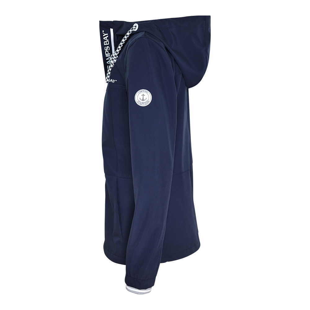 Weibliches Model mit CAMPS BAY Funktionsjacke in Night Sky