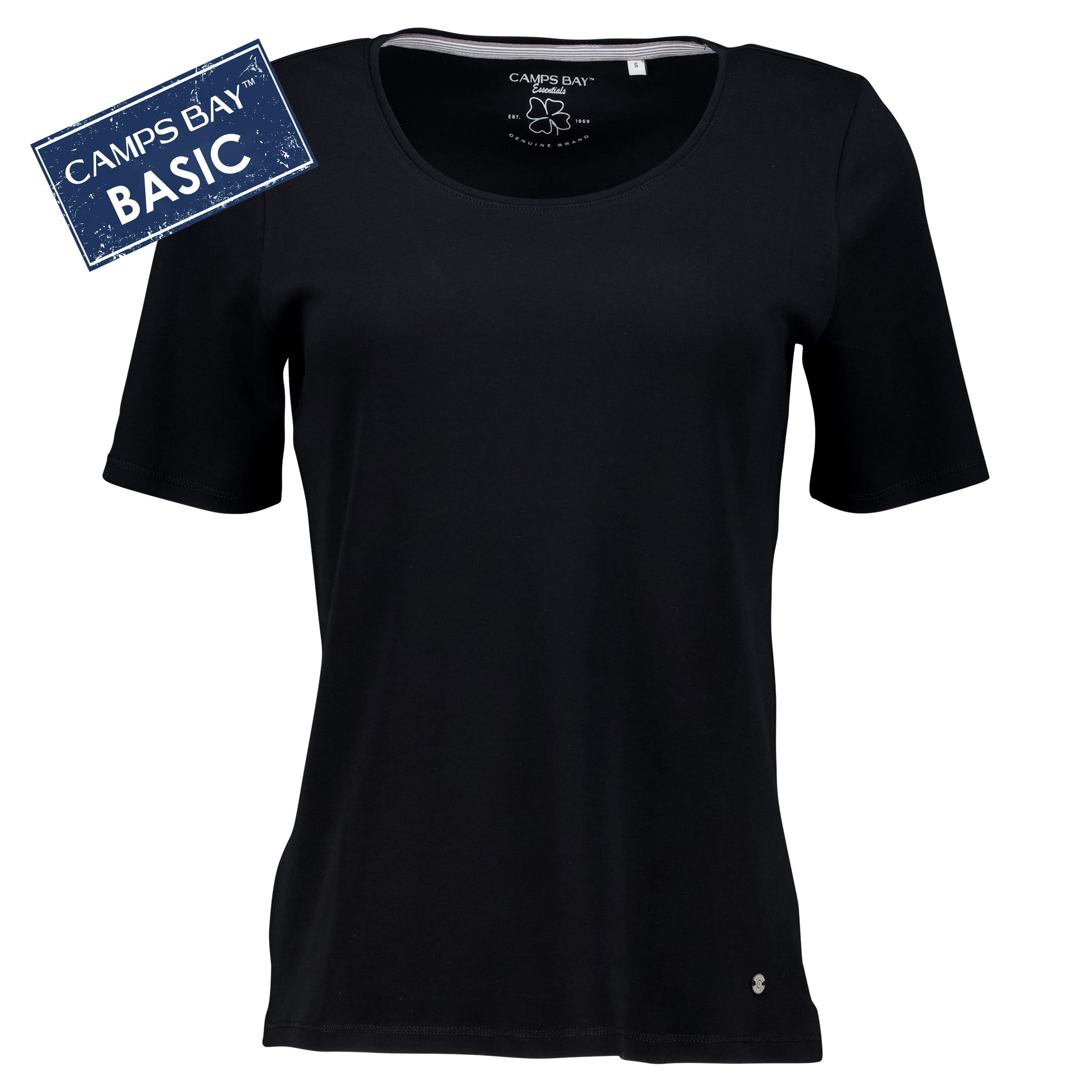 Weibliches Model mit CAMPS BAY T-Shirt in Schwarz