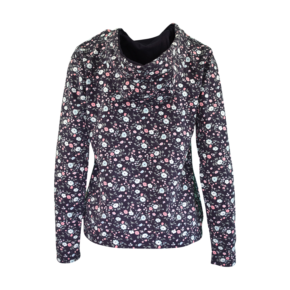Weibliches Model mit CAMPS BAY Hoodie in Aqua Flowers