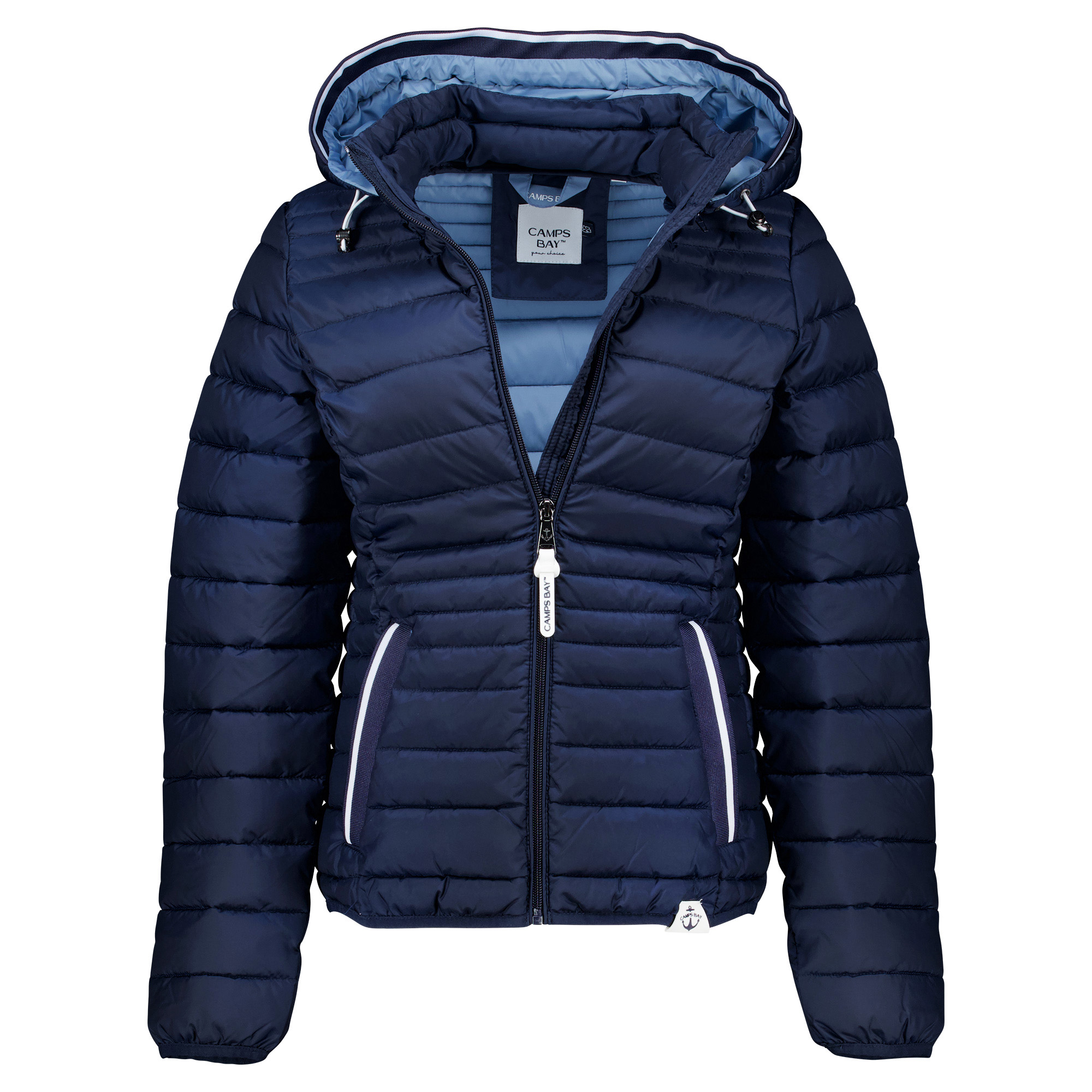 Weibliches Model mit CAMPS BAY Steppjacke in Dark Sapphire