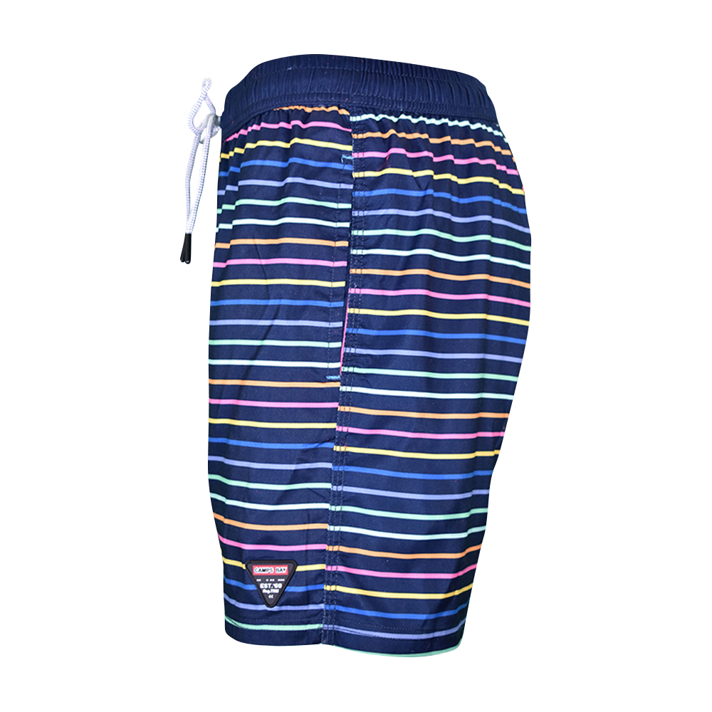 Männliches Model mit CAMPS BAY Bade-Shorts in Anse Lazio