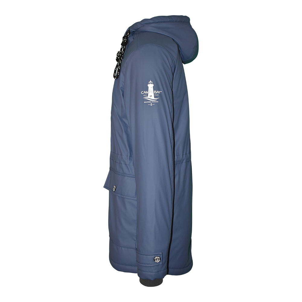 Männliches Model mit CAMPS BAY Wetterjacke in Vintage Indigo