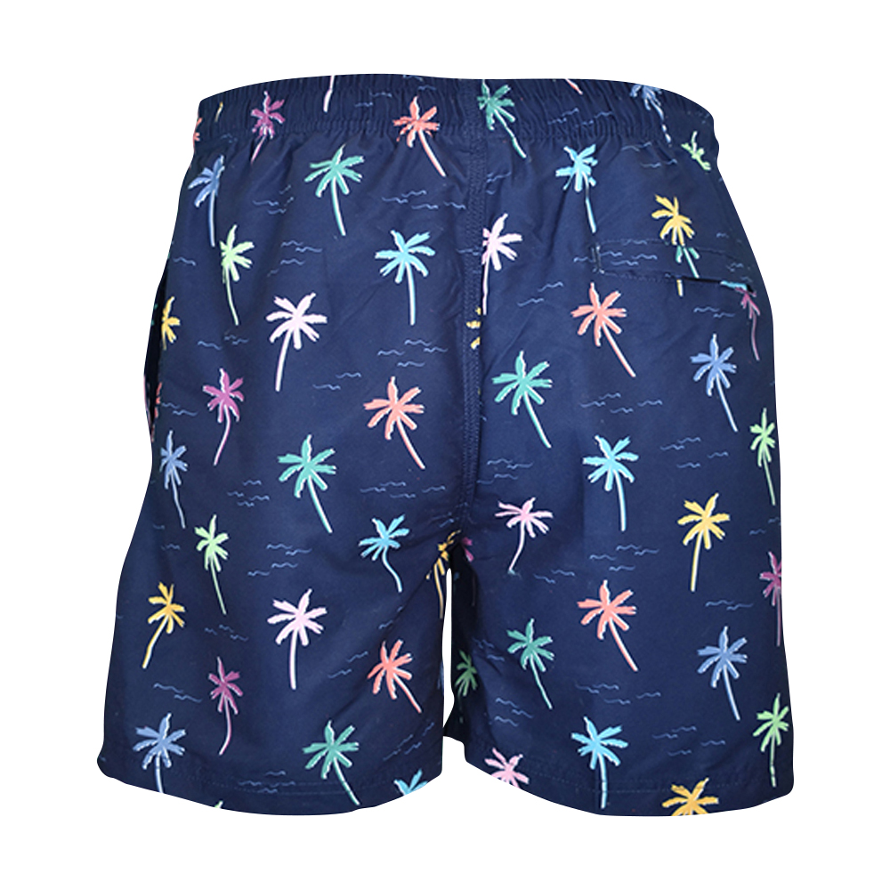 Männliches Model mit CAMPS BAY Bade-Shorts in Flamenco Beach
