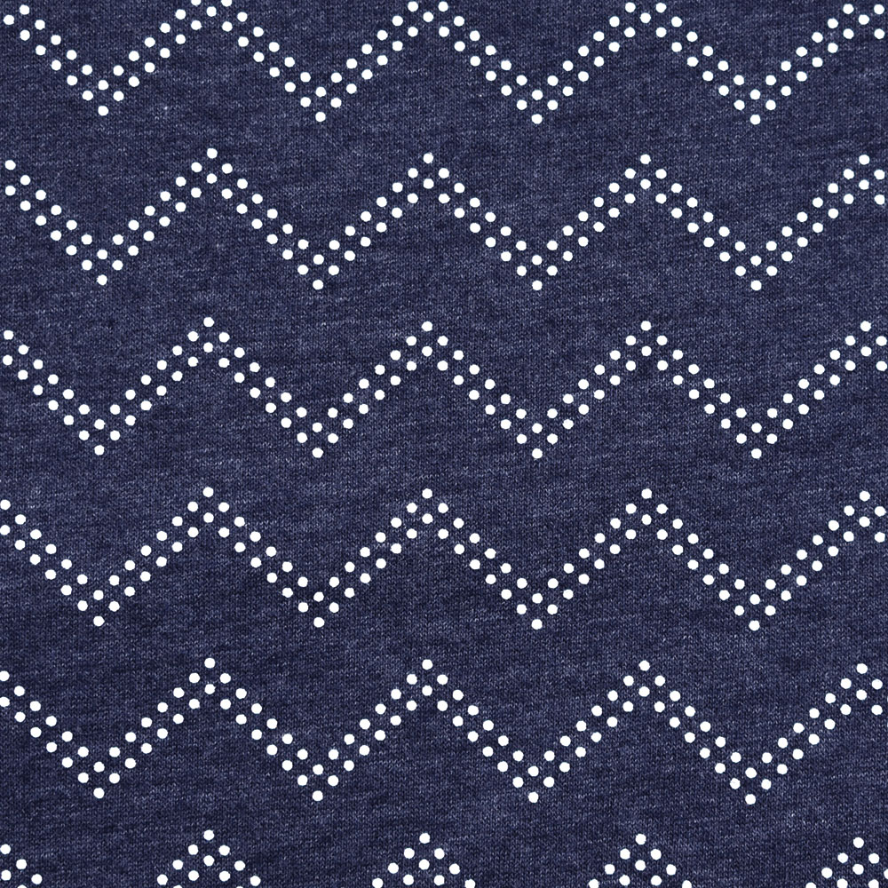 Weibliches Model mit ANKERBRAUT Kleid in Night Sky