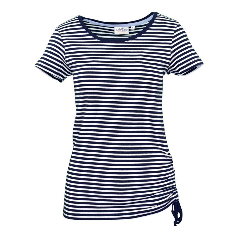 Weibliches Model mit CAMPS BAY T-Shirt in Night Sky