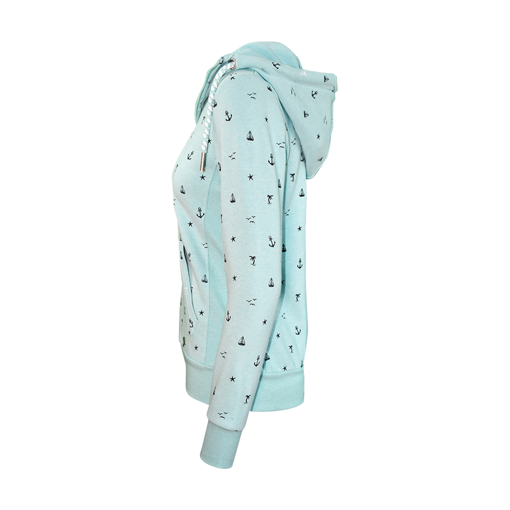 Weibliches Model mit CAMPS BAY Sweatjacke in Aqua Sky Melange