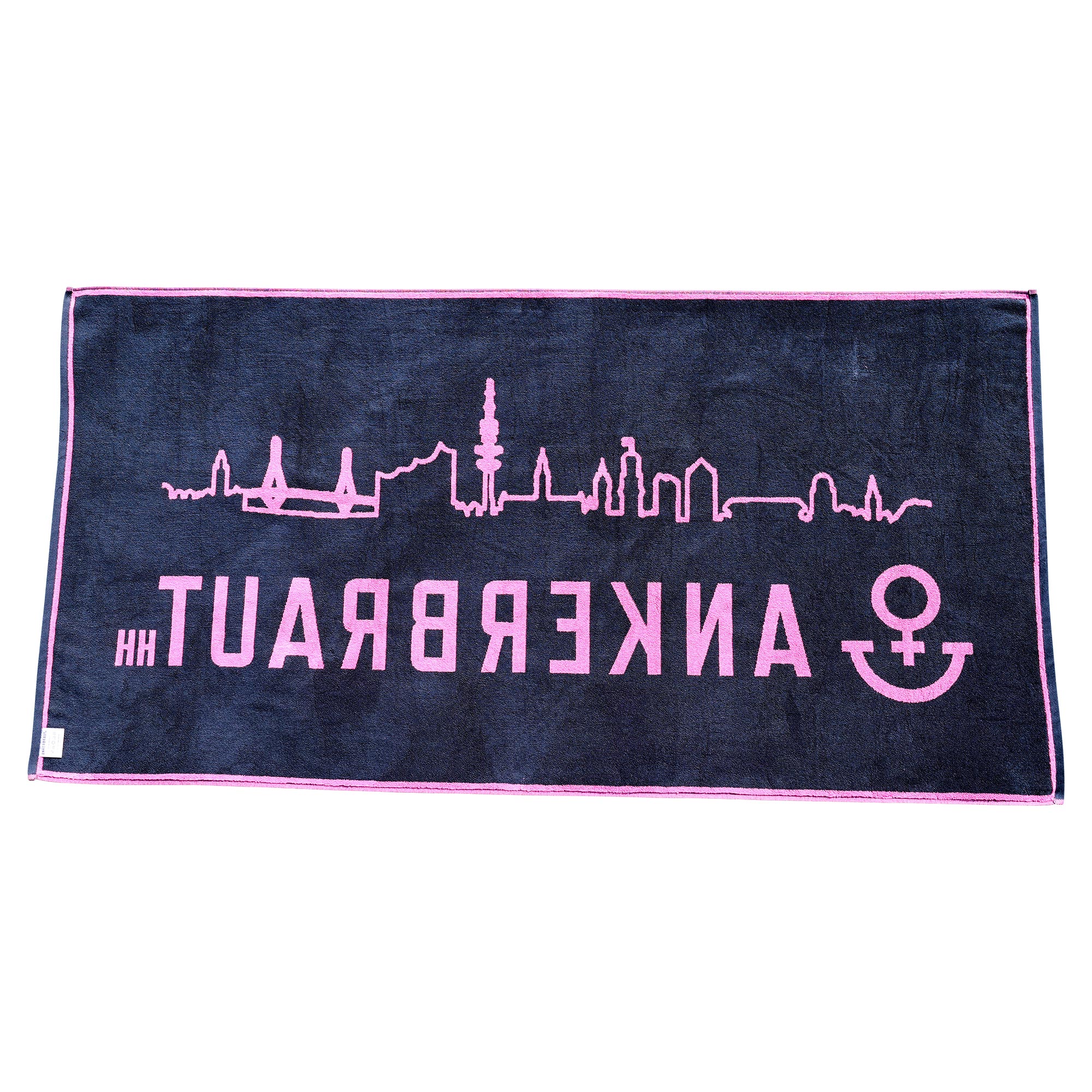 Weibliches Model mit ANKERBRAUT Badelaken in Pink