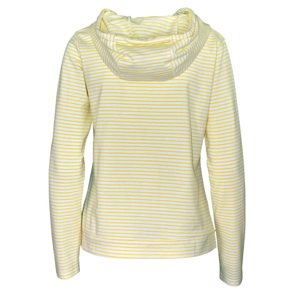 Weibliches Model mit CAMPS BAY Hoodie in Gelb-Weiss