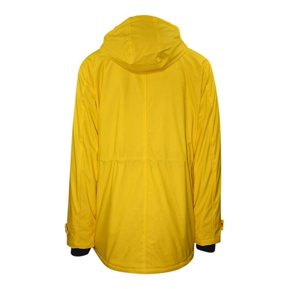 Männliches Model mit CAMPS BAY Wetterjacke in Lemon Chrome