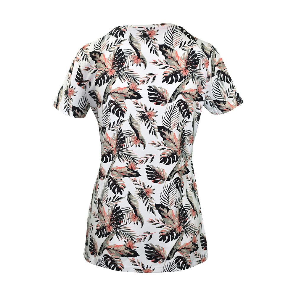 Weibliches Model mit CAMPS BAY T-Shirt in Fusion Coral