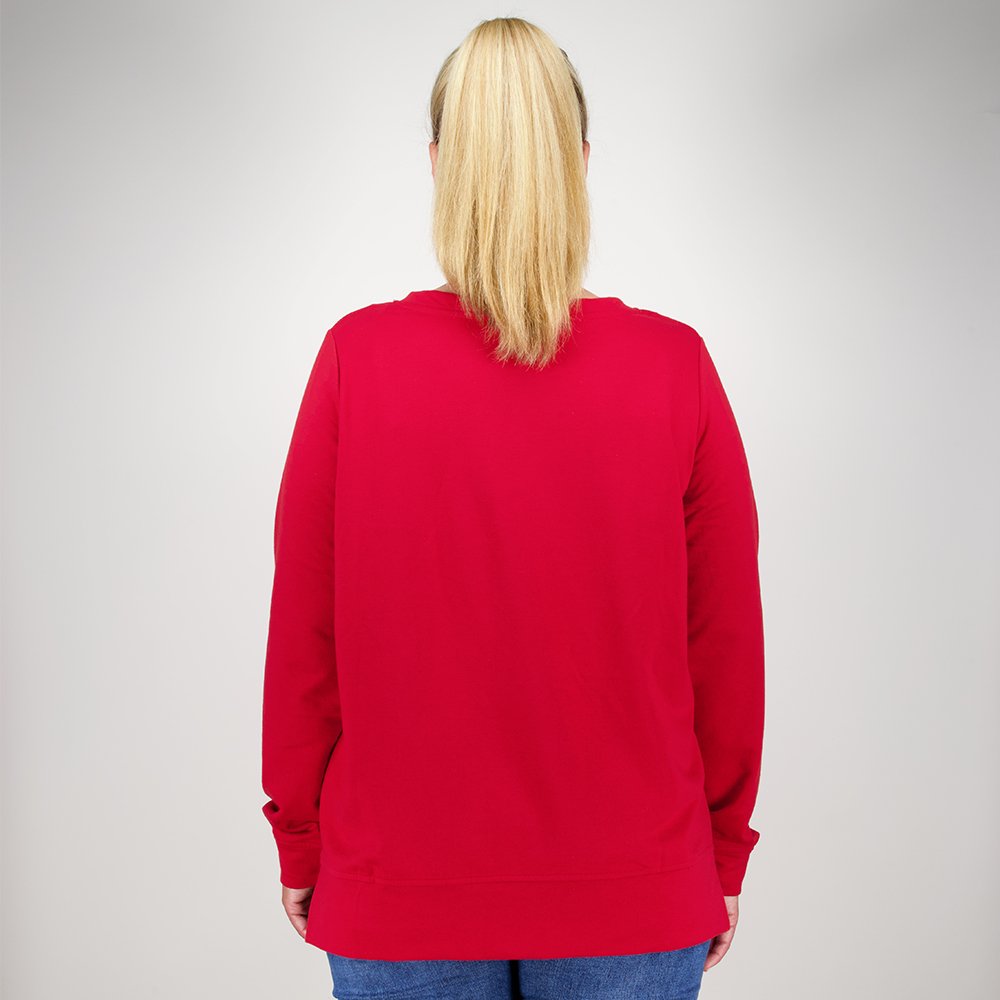 Model mit CAMPS BAY Shirt in Savvy Red