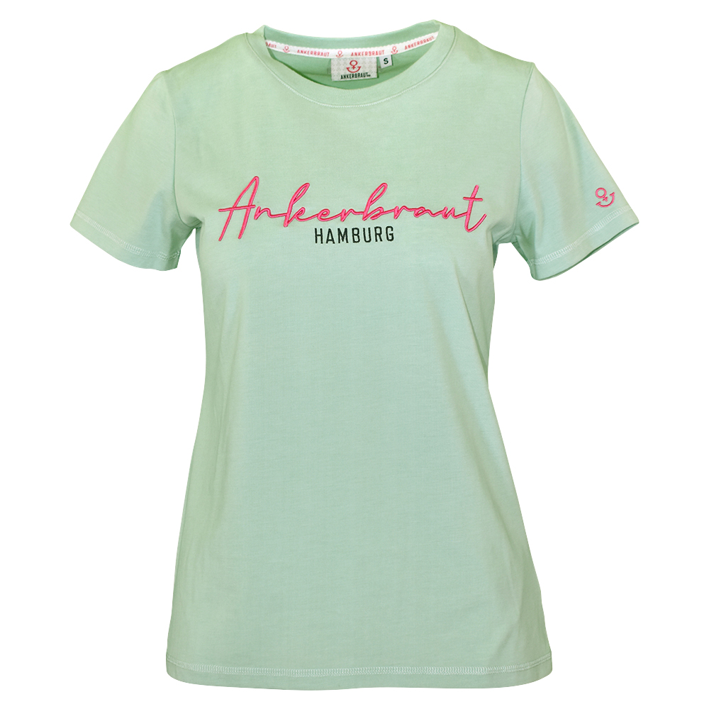 Weibliches Model mit ANKERBRAUT Shirt in Harbour Grey