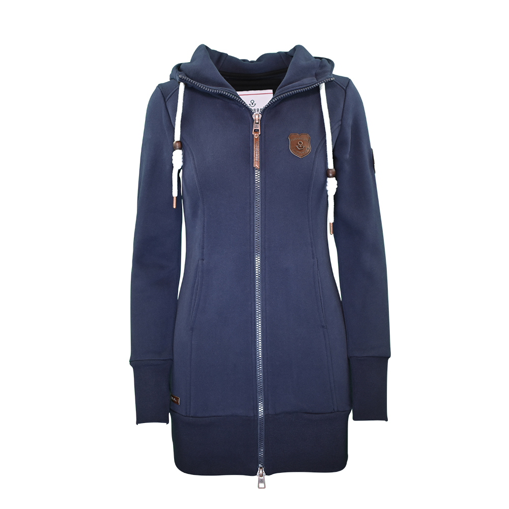 Weibliches Model mit ANKERBRAUT Long Sweatjacke 
