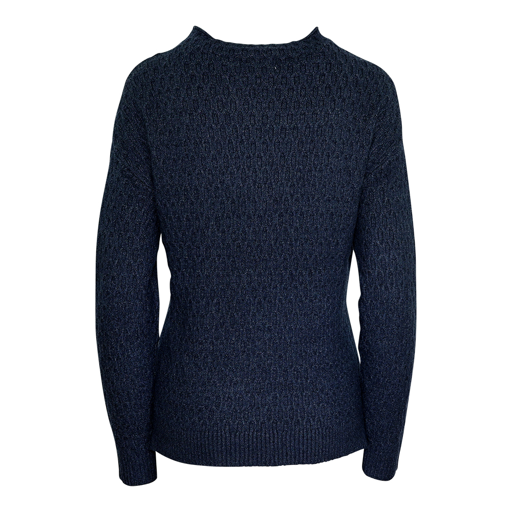 Weibliches Model mit CAMPS BAY Strickpullover in Night Sky Melange